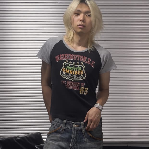 {UNKNOWN} Graphic Raglan Crop Tee  