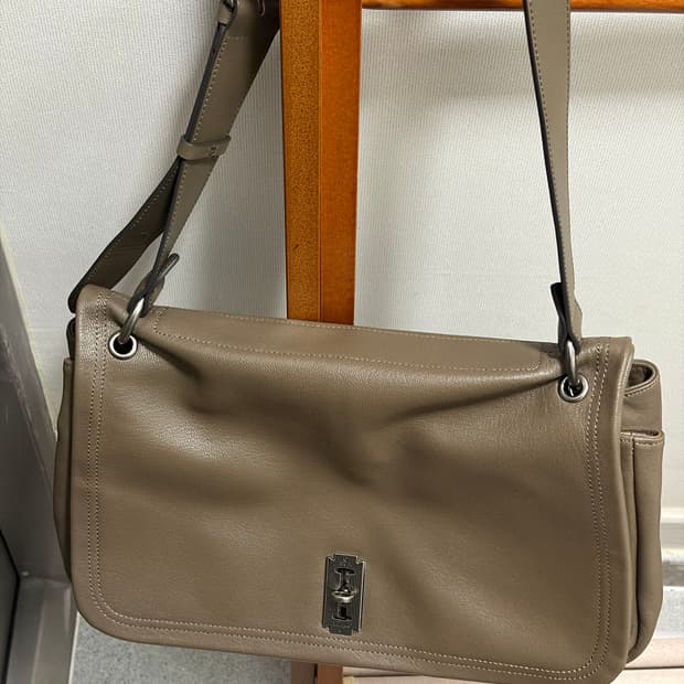 분크 퍼펙 톡 어바웃 잇 플랩 숄더 L 브라운 판매