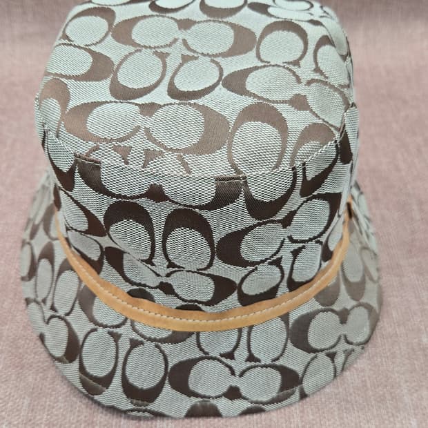 COACH 코치 스몰싸이즈 시그니처페브릭 버킷햇  