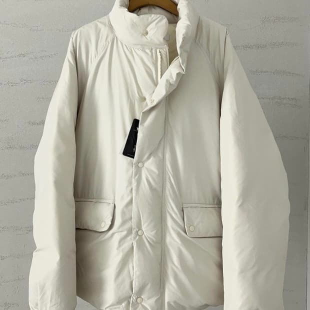 크림색 패딩 남녀공용