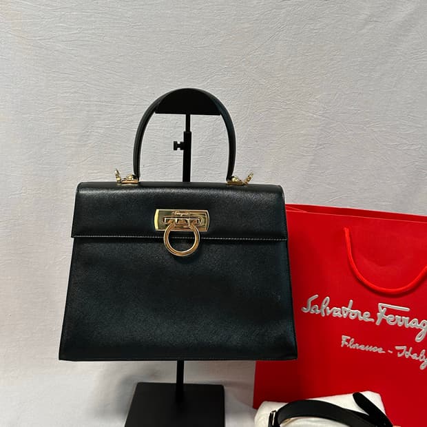 페라가모 블랙 토트백 + 스트랩 간치니 탑핸들 켈리백 사피아노