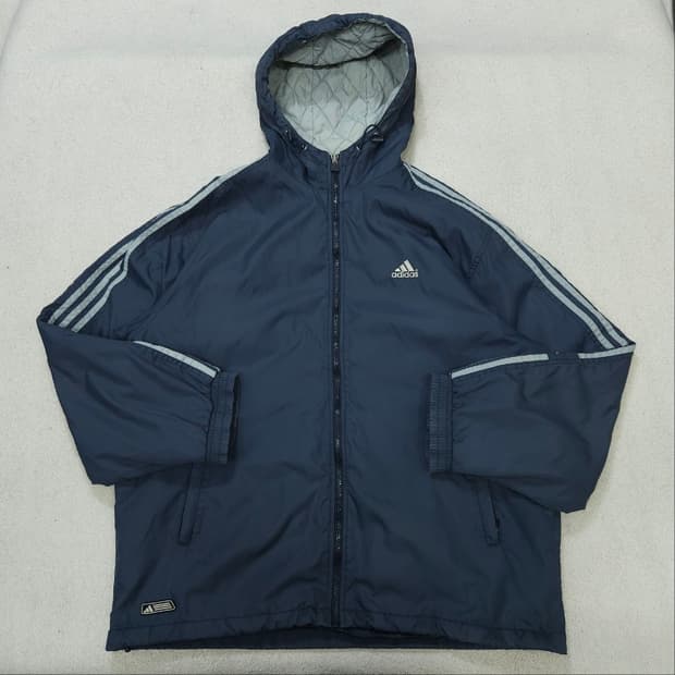 아디다스 누빔 바람막이 점퍼 105