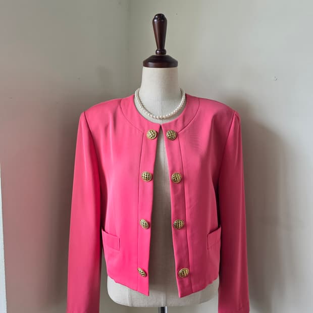 핑크 금장 버튼 원 후크 노카라 자켓