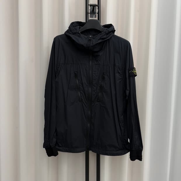 [24SS/L] 스톤아일랜드 후드 바람막이 블랙