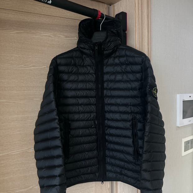 스톤아일랜드 룸우븐 체임버스 경량패딩 M사이즈 블랙 패커블