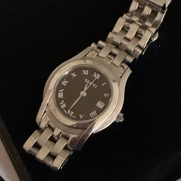 구찌 메탈 여성 시계