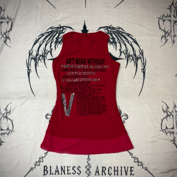 Y2K cubic lettering Layered sleeveless