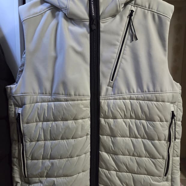 CP컴퍼니 고글 후드 패딩 조끼 (48)