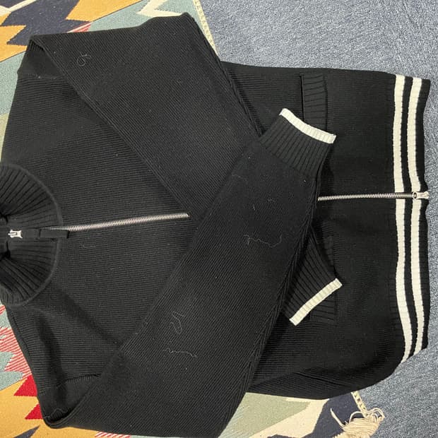 마뗑킴 스펠포인트 니트집업