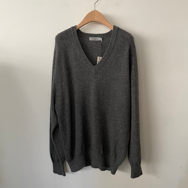 vintage cashmere 100 v-neck knit