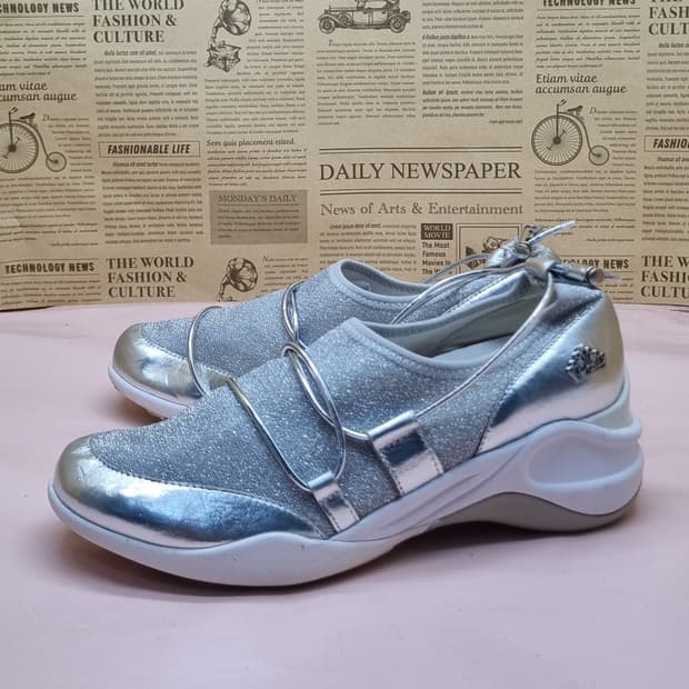 코나리나 글리터 스니커즈 240