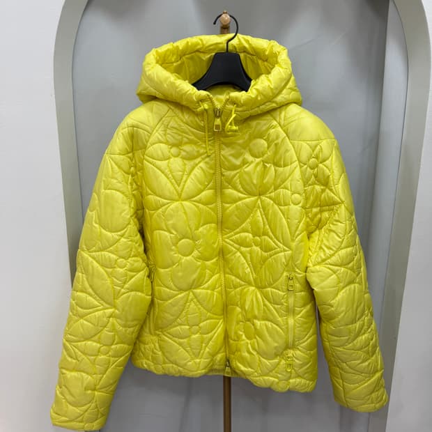 루이비통 플라워 모노그램 퀄티드 패딩 48사이즈 