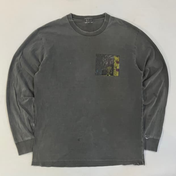 카브엠트 디스트레스드 프린팅 피그먼트 롱슬리브 그레이