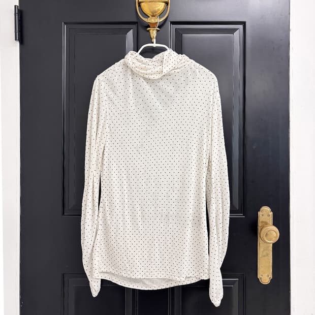 uniqlo polka dots layered heattech top