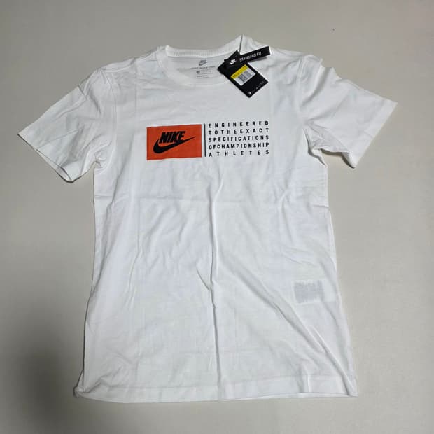 나이키 화이트 반팔 티셔츠