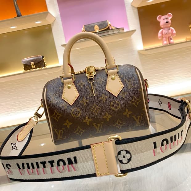 LOUIS VUITTON 루이비통 스피디 반둘리에 20 모노그램 핸드백