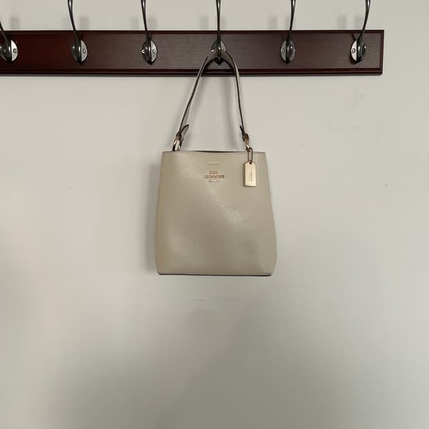 코치 아이보리 버킷백 토트백