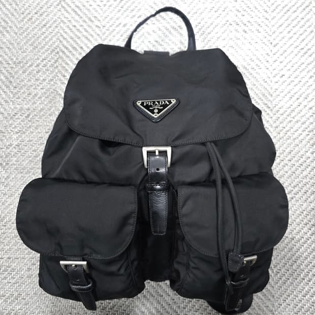 프라다 Prada 리나일론 삼각로고 백팩 블랙