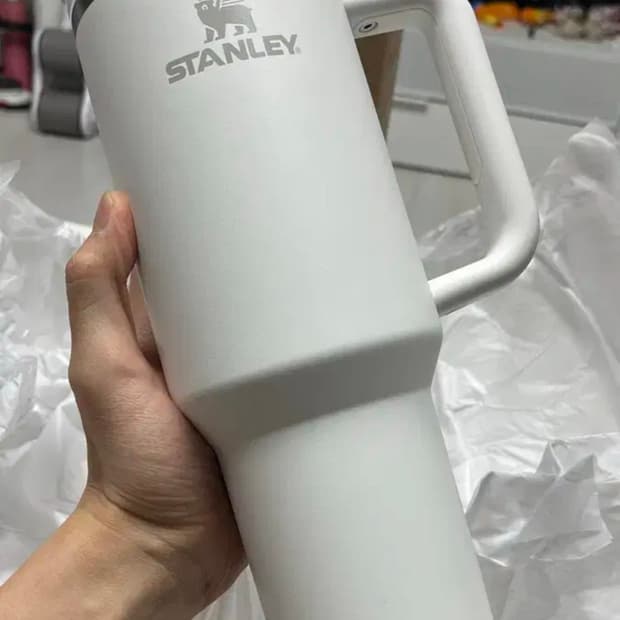 [새상품]스탠리 텀블러 퀜처  1.18L  프로스트 화이트