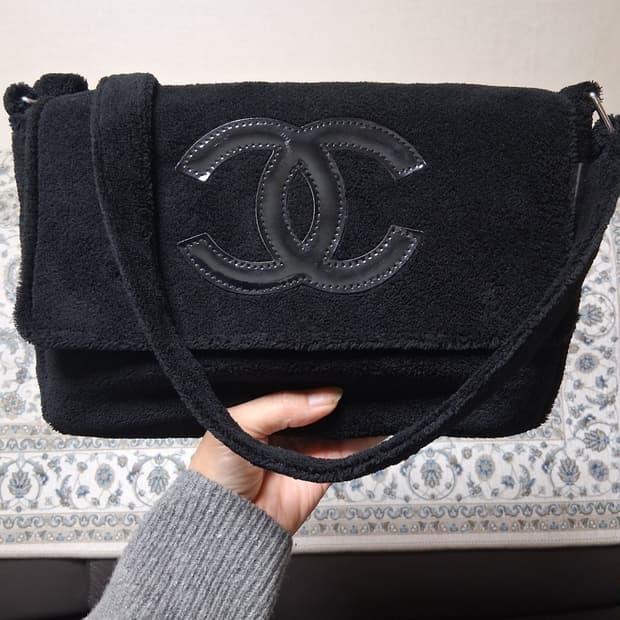 샤넬 프리시전 크로스 숄더백