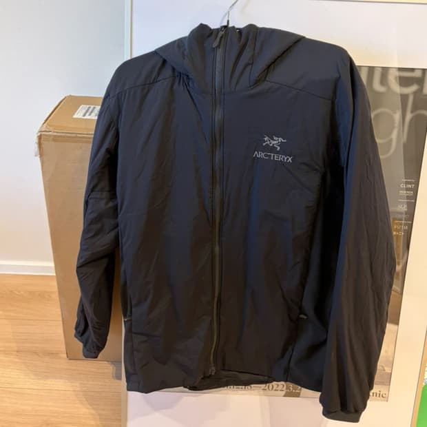 아크테릭스 아톰 lt 남성 S 사이즈 판매합니다. 색상은 무난한 검정색이