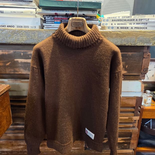 건지스울른 터틀넥