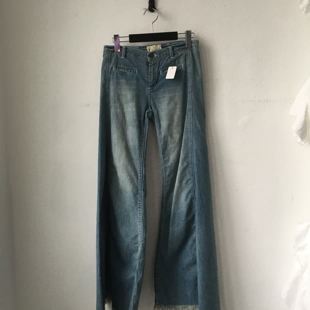 Fringe point boots cut denim pants