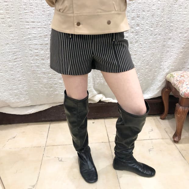 Two zip short pants