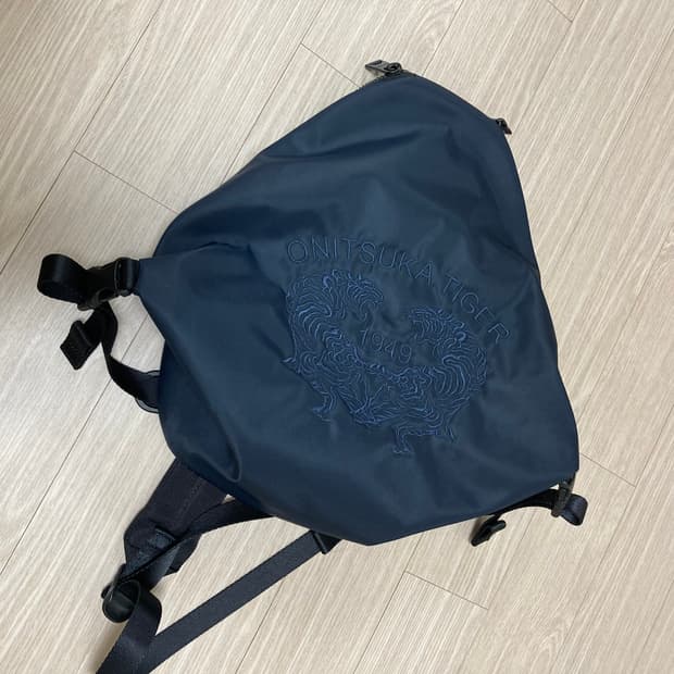 오니츠카 타이거 미니백팩 네이비