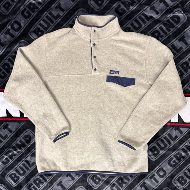 파타고니아 신칠라 스냅 티 풀 오버 헤더 그레이 앤 네이비