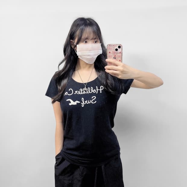 홀리스터 핸드라이팅 반팔티 블랙
