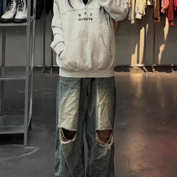 아이앱 스튜디오 오트밀 버건디 하프집업 A3544