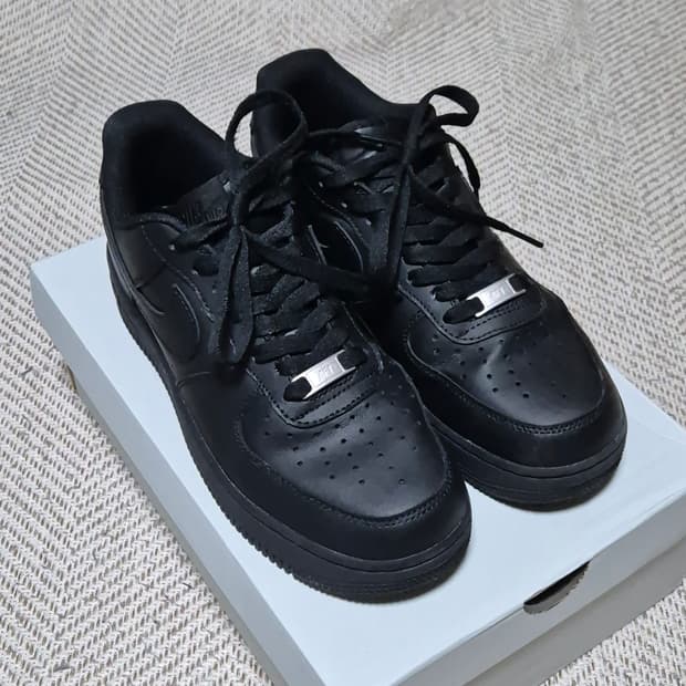 나이키 에어포스1 '07 올블랙 255mm