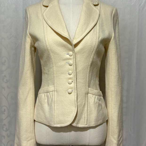 크림 로맨틱 자켓