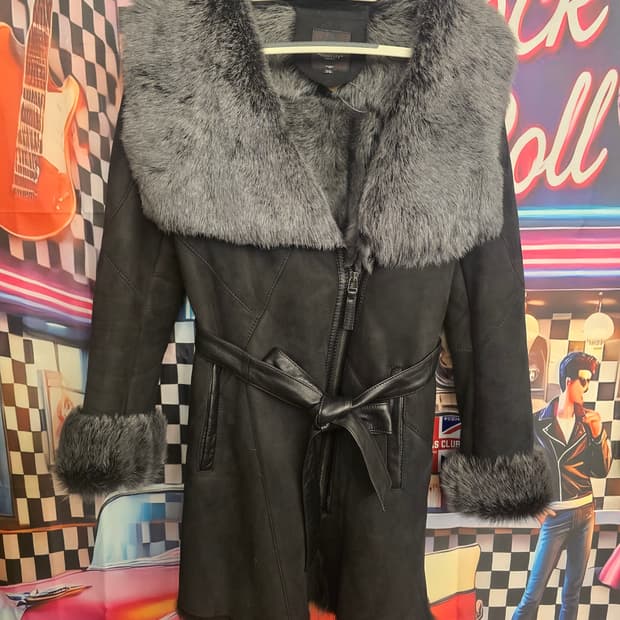 로보(ROBO)의 리버시블 토스카나 양털 무스탕 코트