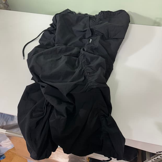 S-M 엑스톤즈 블랙 루즈핏 셔링 나일론 카고팬츠