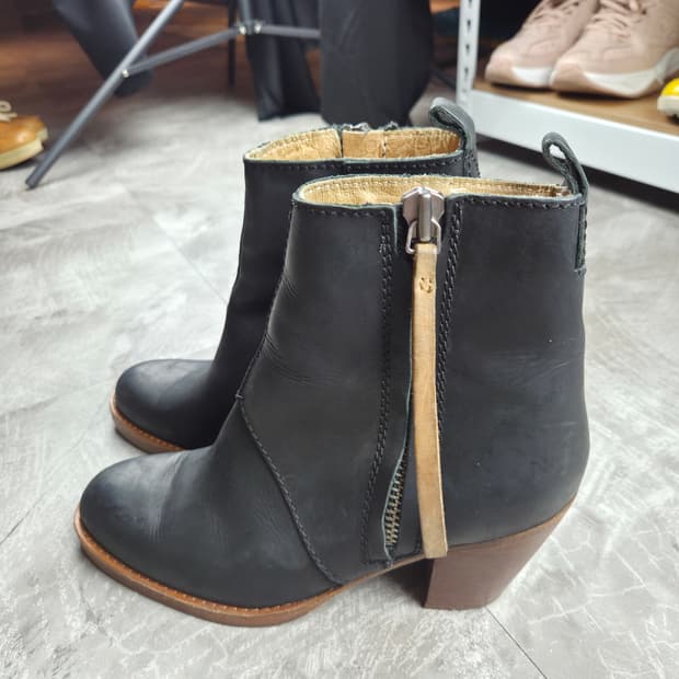 아크네스튜디오 앵클부츠 245