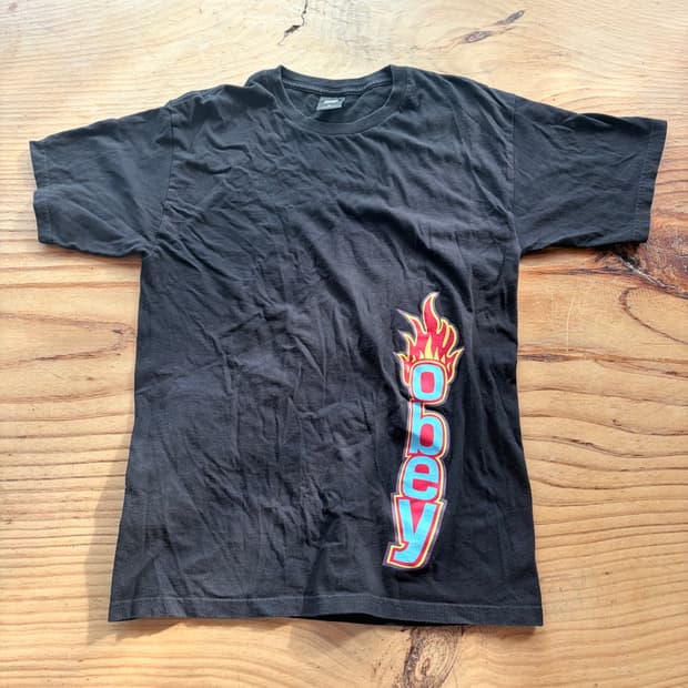 오베이 플레임 스펠아웃 반팔티