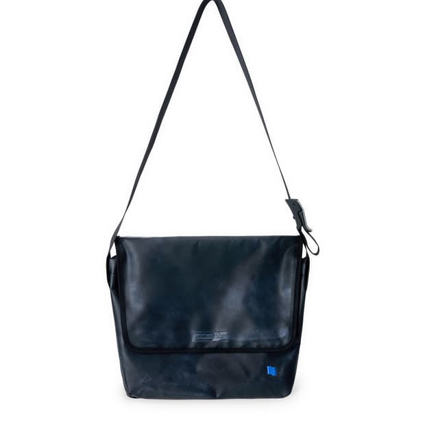 아더에러 트레이스 이스티 메신저백 가방 느와르 블랙