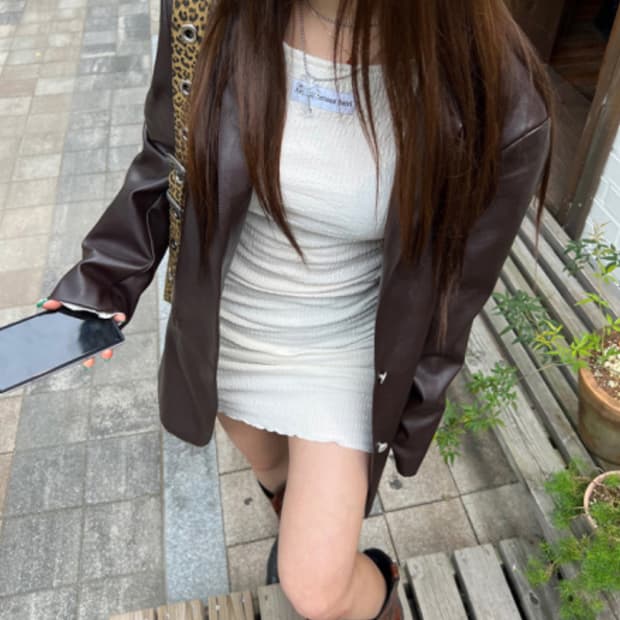 더미스테리어스호텔 셔링 원피스 화이트