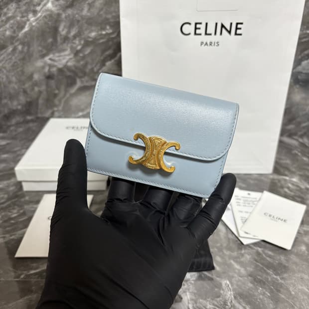 셀린느 트리옹프 샤이니 카프스킨 카드지갑