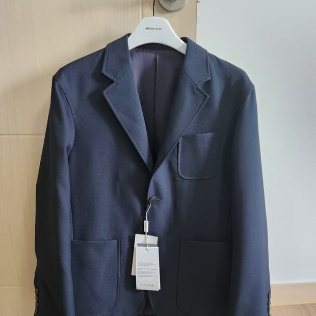 마마가리 스포츠셋업 다크네이비 상의 46사이즈 팝니다.