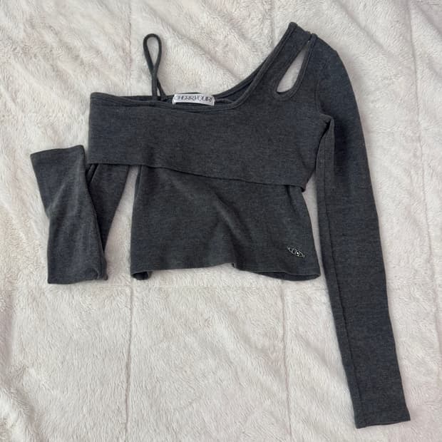 체리퀴리 오프숄더 티