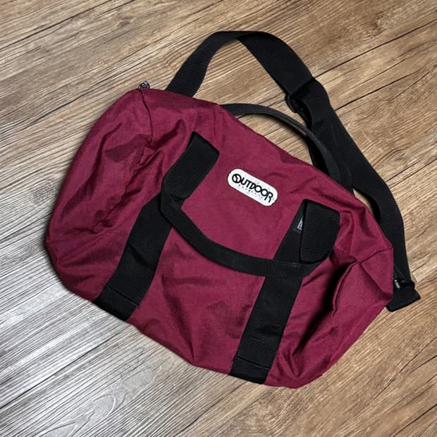 아웃도어 와인색 보스턴백