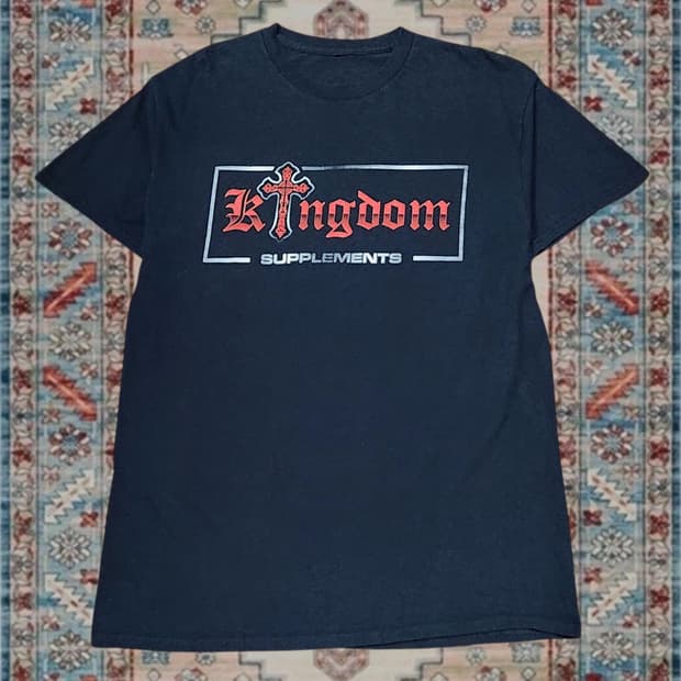 Kingdom Supplements 고딕 십자가 프린팅 블랙 반팔 티셔츠