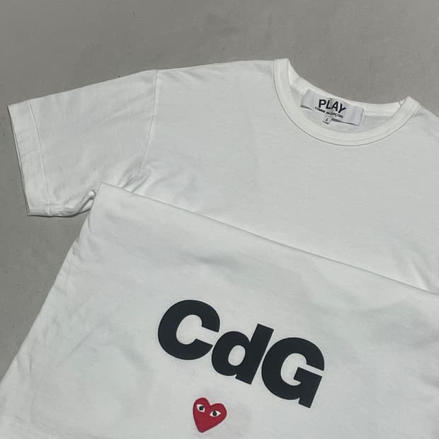 L 꼼데가르송 흰색 티셔츠 