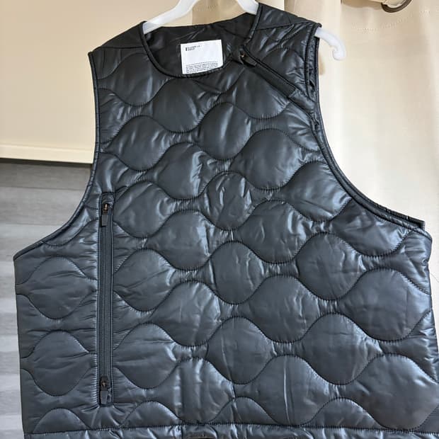 게릴라그룹 엠프티 콜라보 경량 패딩 조끼