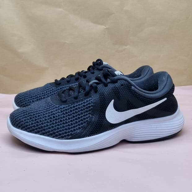 나이키 레볼루션4  런닝화 250