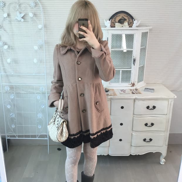 액시즈팜 라떼 앤틱 레이스 코트