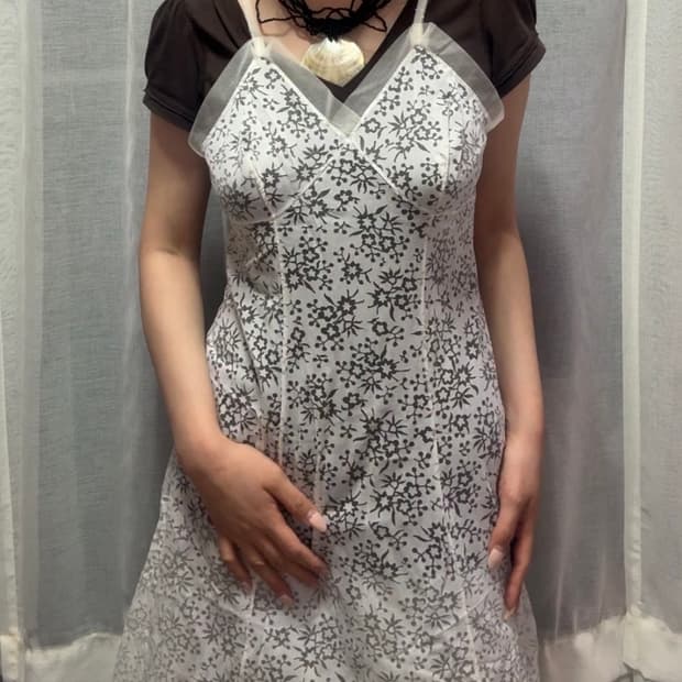 Sleeveless long skirt